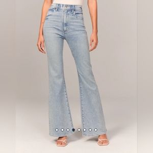 Abercrombie & Fitch Ultra High Rise Stretch Flare Jean Size 2L, Light Wash